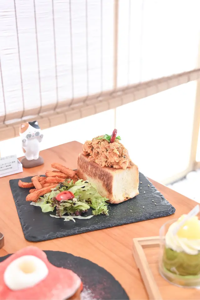 花椒泡菜豚肉菜脯滑蛋吐司