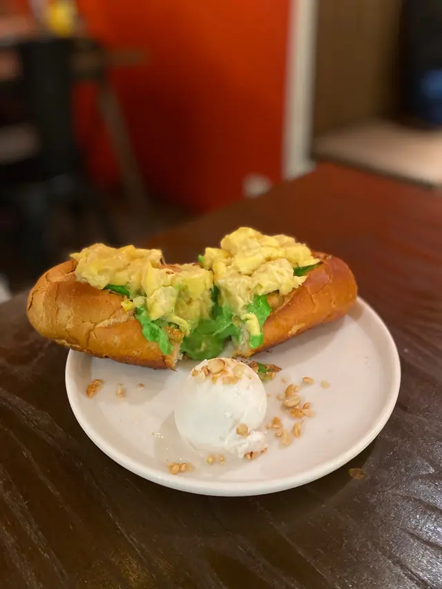 D24榴槤班蘭布甸法包🥖配自家製椰子雪糕🥥