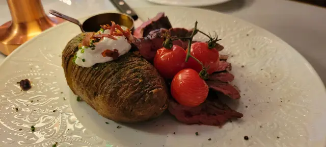 牛不太淋，隔離嗰舊薯仔好味