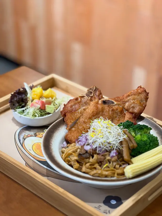 香酥排骨椒麻拌麵便當
