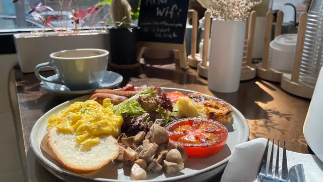 All day breakfast 食得多，有薯仔千層好少見。有水準好好👍