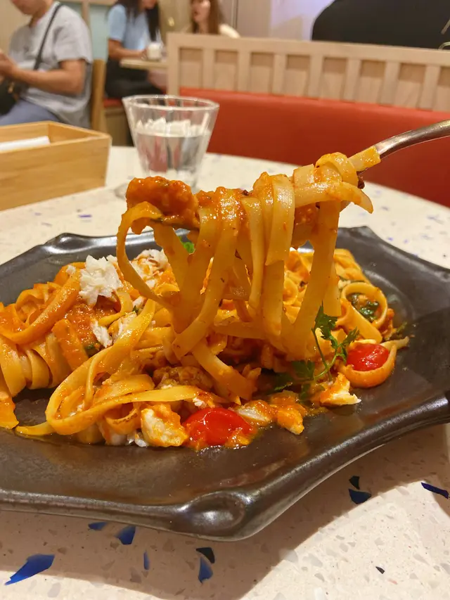 辣蕃茄蟹肉扁意粉