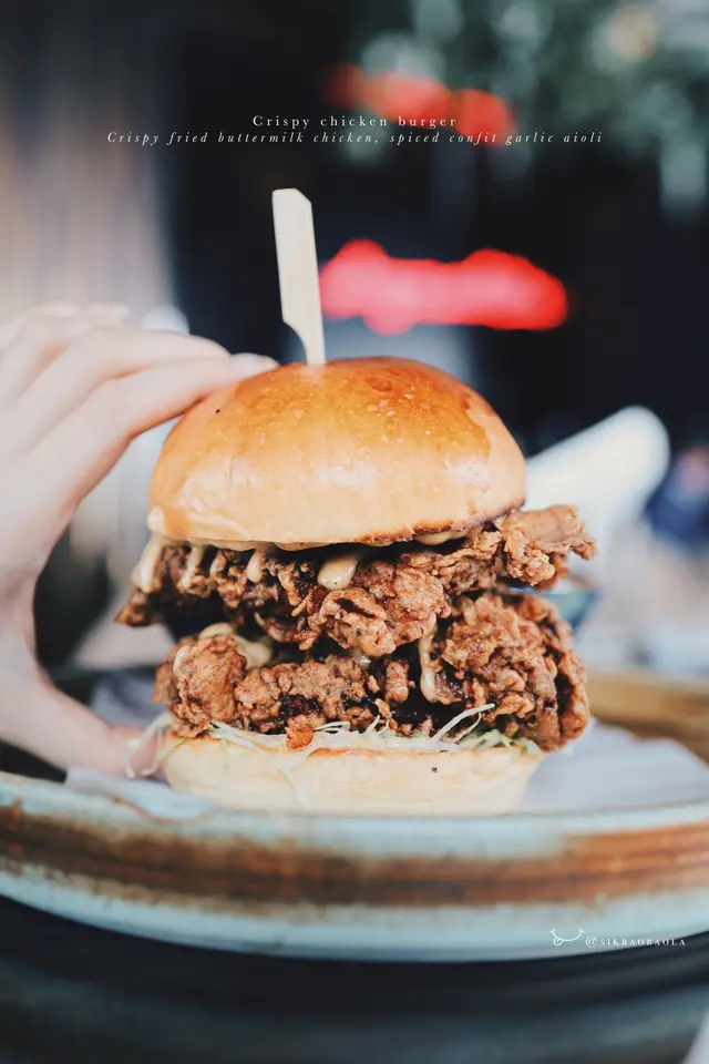 Crispy chicken burger