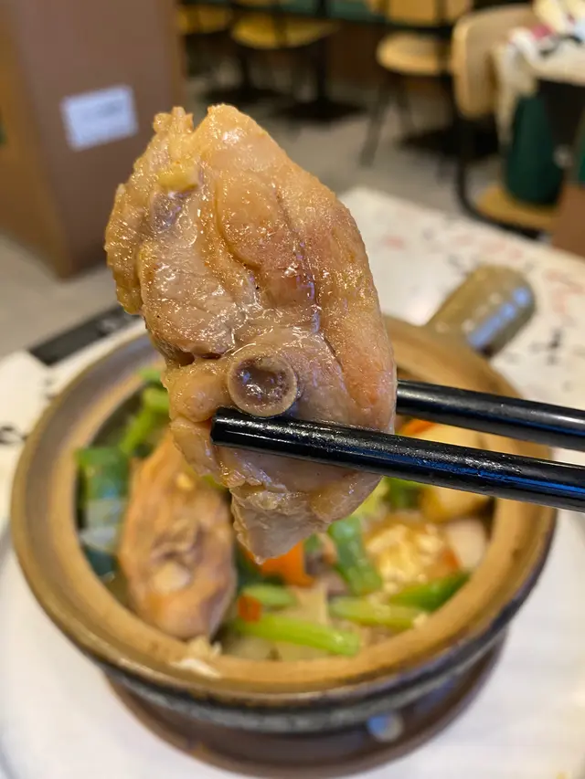 奇味雞煲煲仔麵
