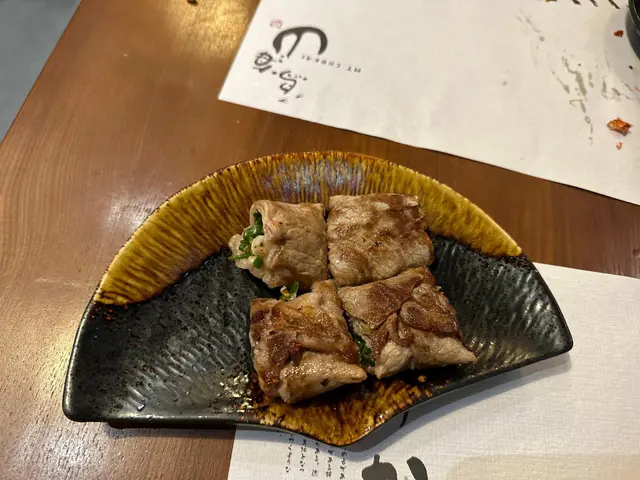 薄切肥牛包，加上野菜同櫻花蝦炒飯，滿足到😙