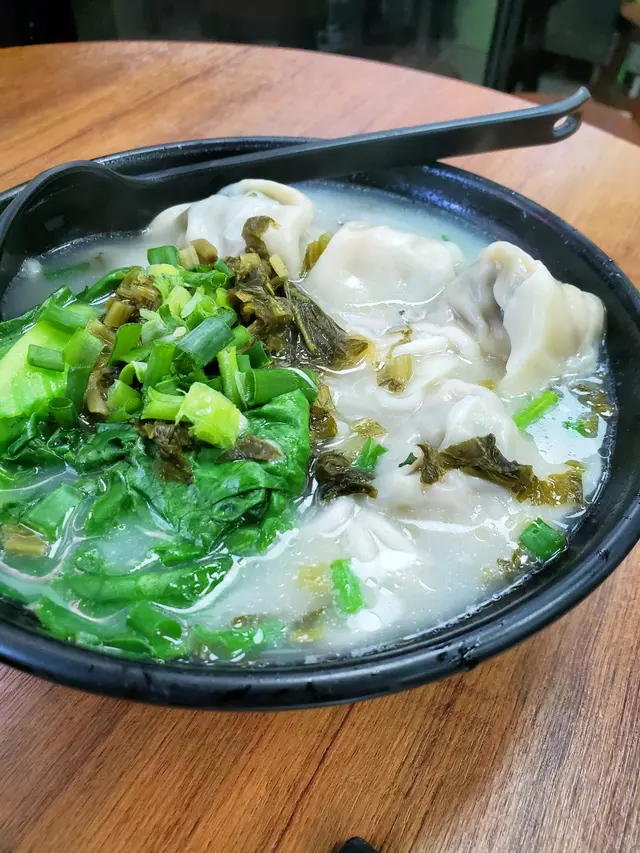 雲吞好食 麵一般 份量多
