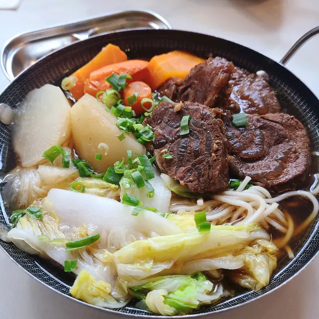 嘆嘆招牌牛肉麵