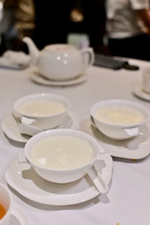 生磨蛋白杏仁茶 