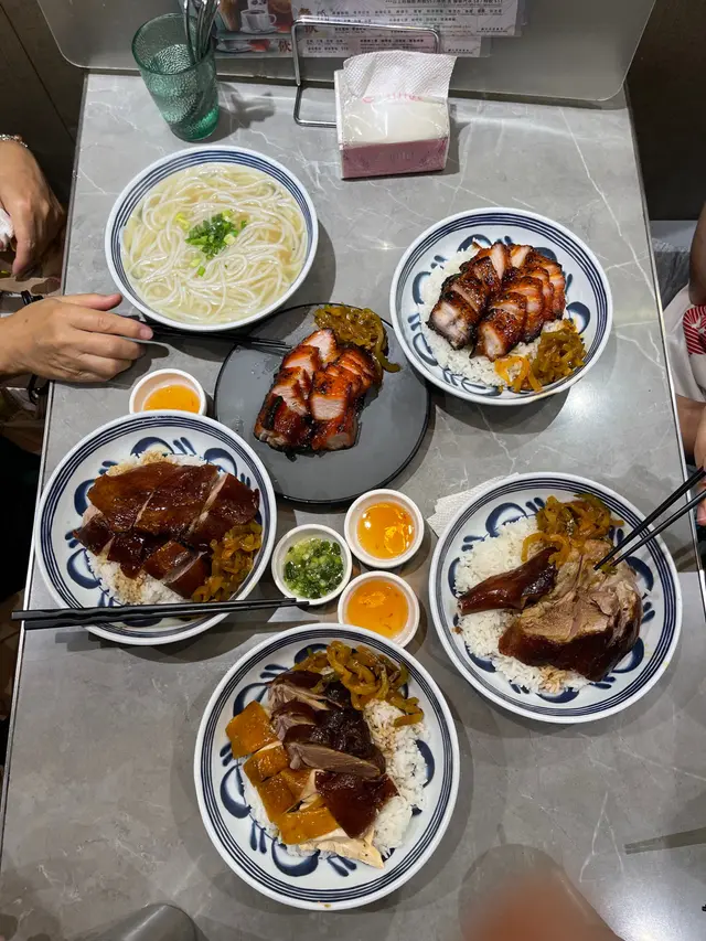 叉燒燒鵝油雞粉麵飯
