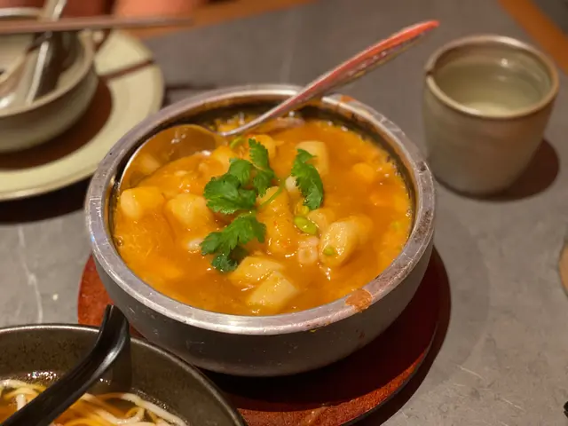 石鍋蟹粉河蝦仁年糕粒