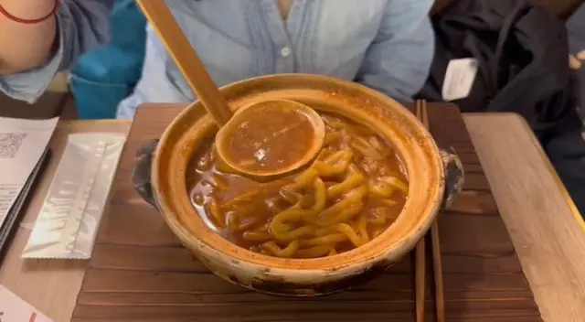 黑豚肉煮烏冬配老店傳統味噌湯底