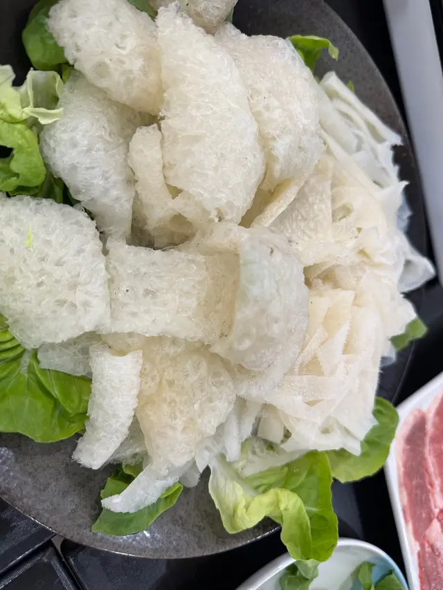 嘩竟然有牛柏葉同個豬皮，啲豬皮唔會爆到爛晒