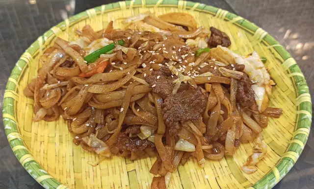必食獲獎川醬干炒牛河