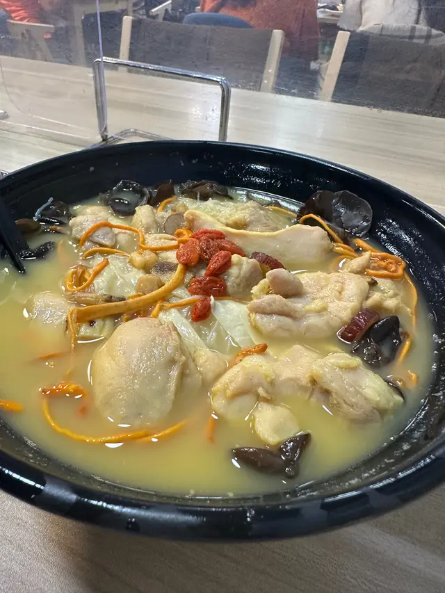 黃酒藥膳雞米線