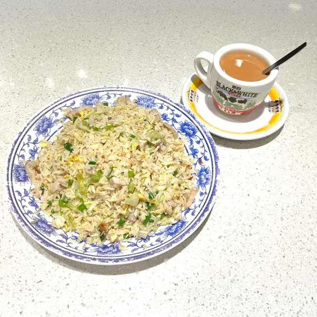 928: 鹹魚雞粒炒飯 & 熱奶茶