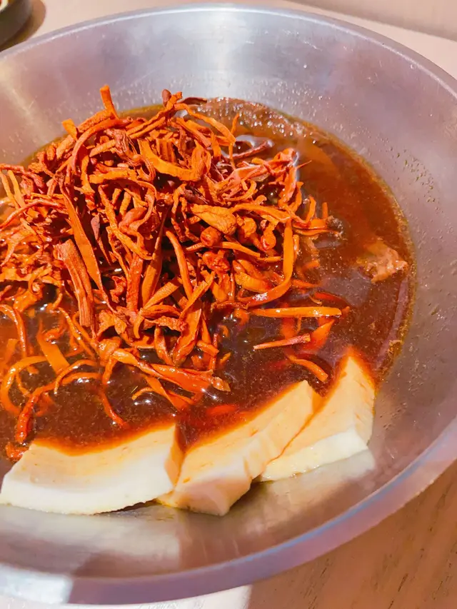 招牌牛肉麵 (牛脂+寬粉絲)