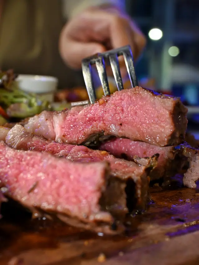 炭燒美國頂級Prime安格斯肉眼伴蒜蓉香草醬薯角