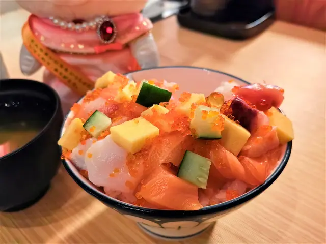 粒粒刺身丼