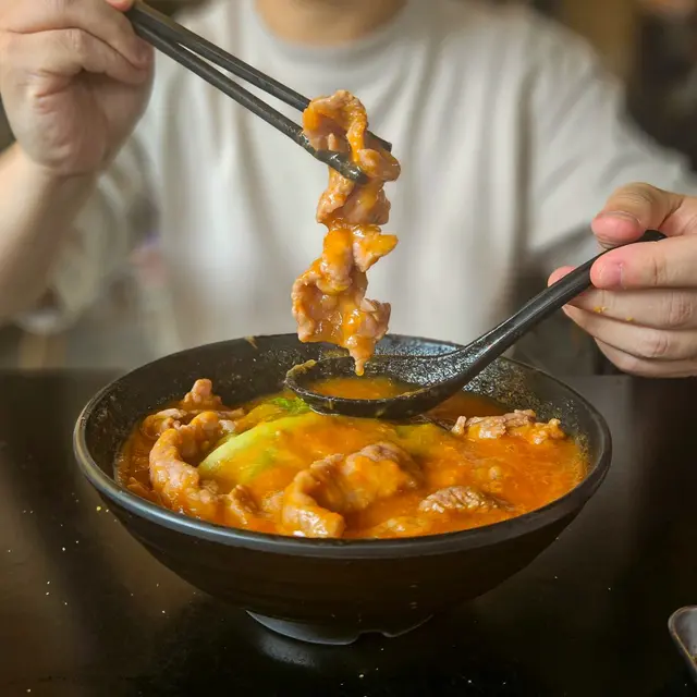 新鮮牛肉蕃茄湯出前一丁