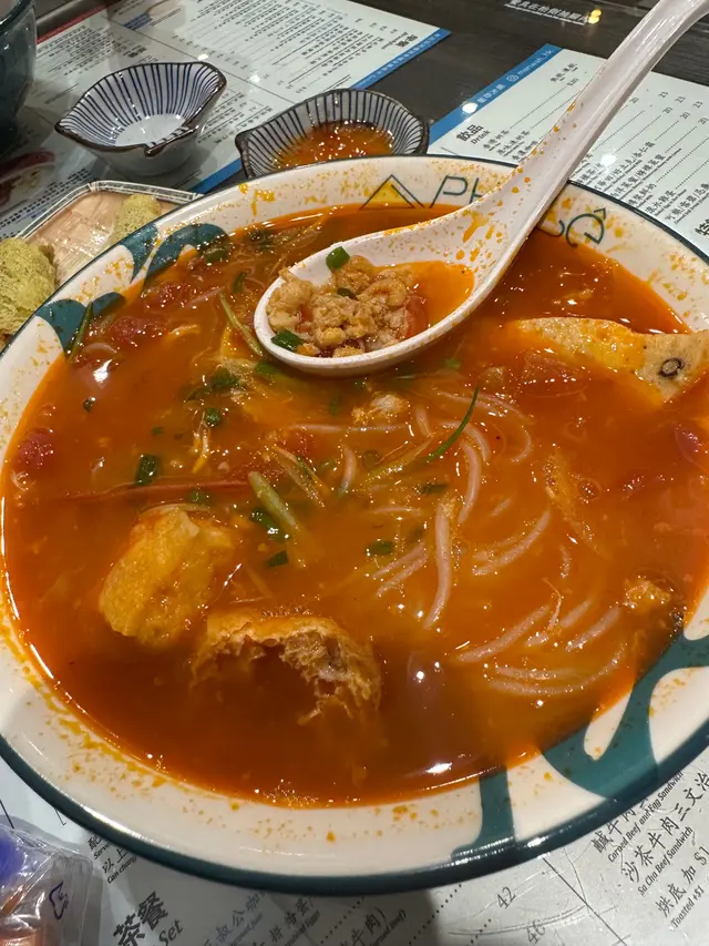 越式蟹.肉餅蕃茄湯檬粉