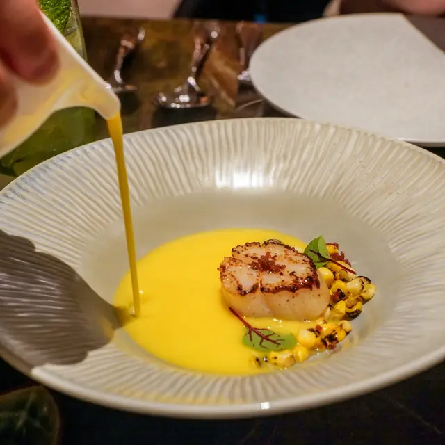 香煎帶子配粟米濃湯