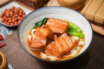 东坡肉刀削面
