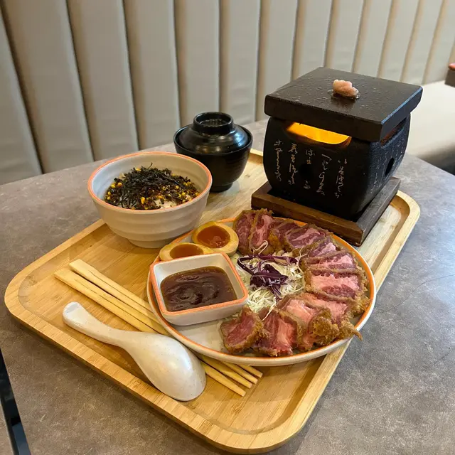 升級「紫菜味素飯+流心蛋+麵豉湯」+$35 