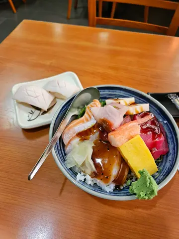 午市什錦魚生飯＆白吞拿魚壽司