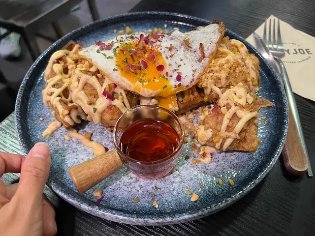 自家製芥末洋蔥醬炸雞窩夫