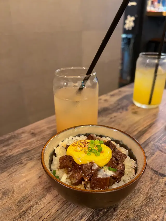 黒松露牛舌滷肉飯