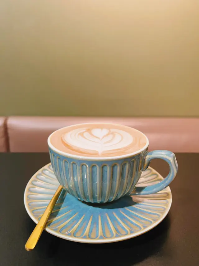 用 72%「朱古力界LV」Weiss Edene Chocolate ！！ 淨係聽個名已經心心眼😍 奶味超重口感超滑
配埋 72% Chocolate味道岩岩好唔會太甜