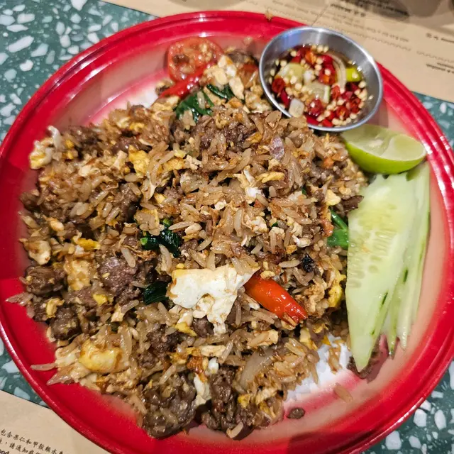 泰式火車炒飯配和牛