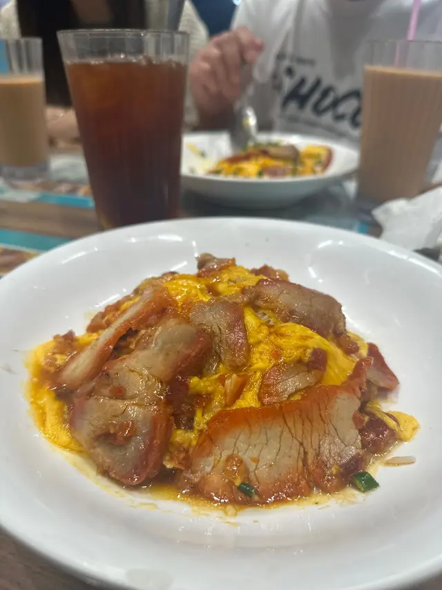 叉燒炒蛋飯配秘製豉油汁
