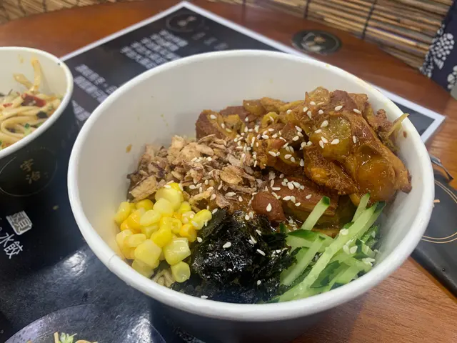 韓國豬軟骨薯仔麵