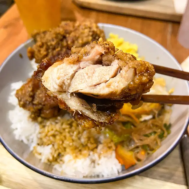 那個滷香雞球便當