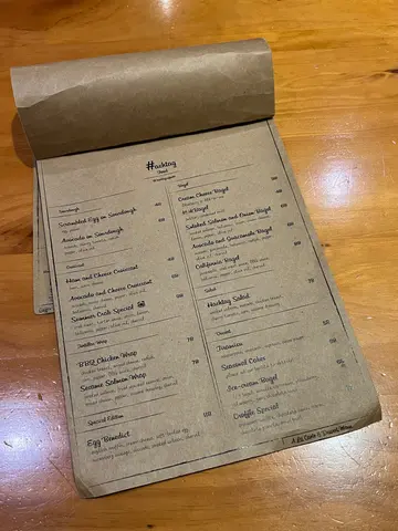 這次只想要坐坐休息 不過看餐牌後 發現「欸~也滿多吃的 也算平價的」
下次有機會也可以坐坐試試看到底是長怎樣的😌