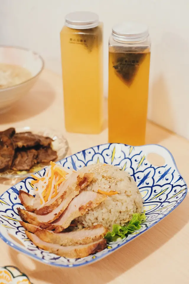 烤豬頸肉蒟蒻飯