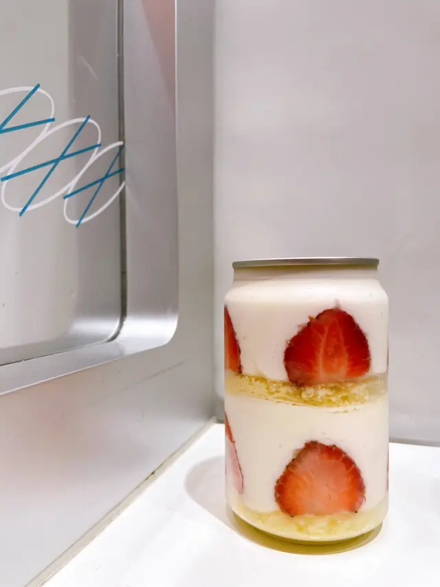 草莓罐裝牛乳蛋糕