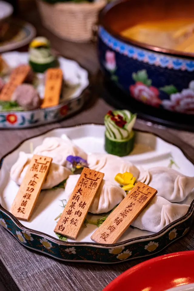冬陰功野菌餃、大頭菜黃芽白豬肉餃、芫荽豬肉餃
