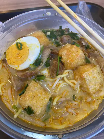 豬頸肉叻沙雙拼麵