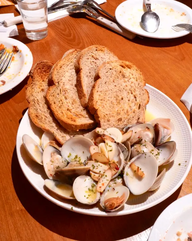 白酒牛油汁煮鮮蜆