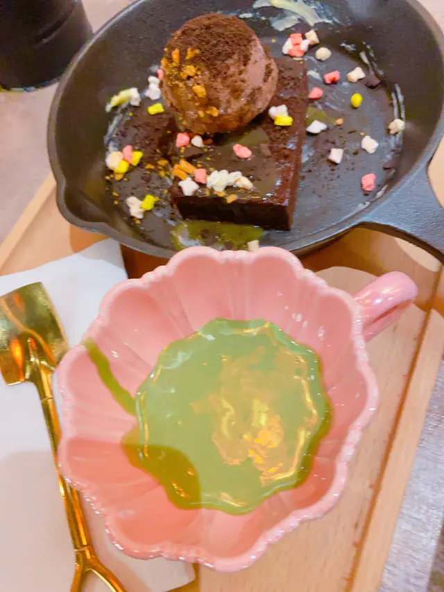 冰火鐵板雪榚布朗尼配抹茶焦糖奶蓋