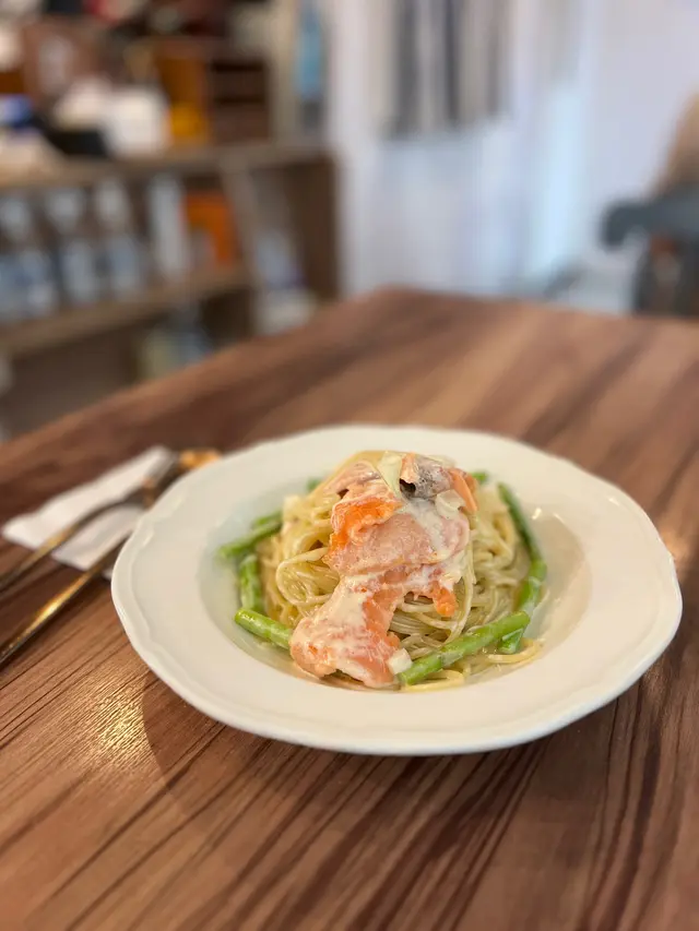 三文魚蘆筍忌廉意粉