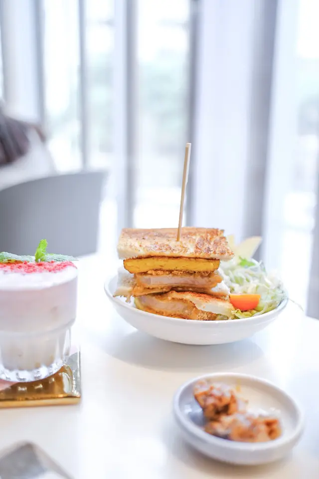 玉子燒吉列豬扒三文治