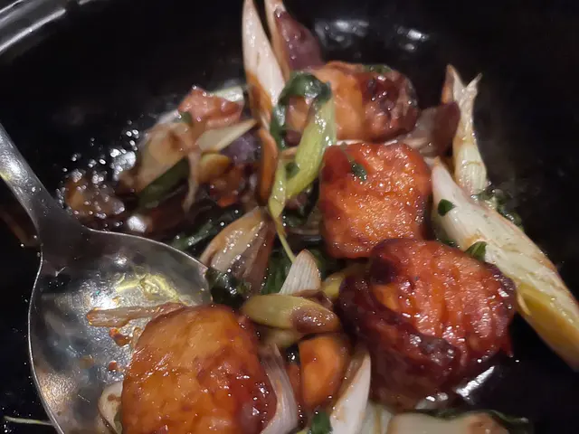 從不喜歡吃魚的女兒,把所有銀鱈魚都吃光!我今日喜歡他的蔥蒜吸收了三杯汁的味道,很香口。