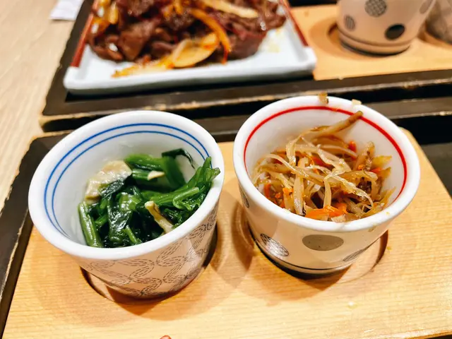 美味前菜:Wasabi 菠菜,七味牛蒡