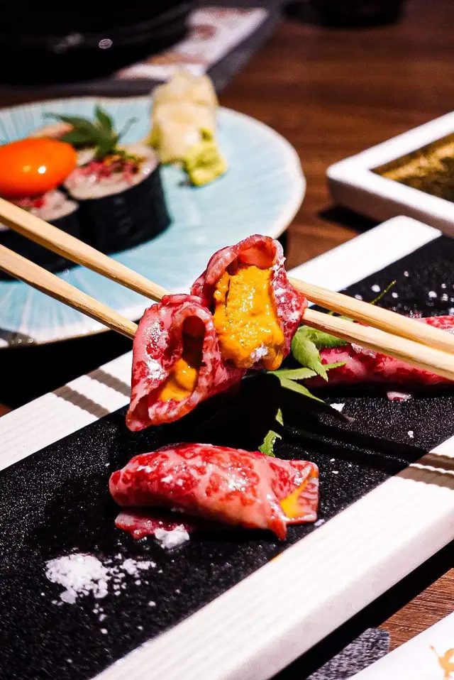 宮崎和牛海膽刺身 𝗠𝗶𝘆𝗮𝘇𝗮𝗸𝗶 𝗪𝗮𝗴𝘆𝘂 𝗮𝗻𝗱 𝗦𝗲𝗮 𝗨𝗿𝗰𝗵𝗶𝗻 2 𝗽𝗶𝗲𝗰𝗲𝘀