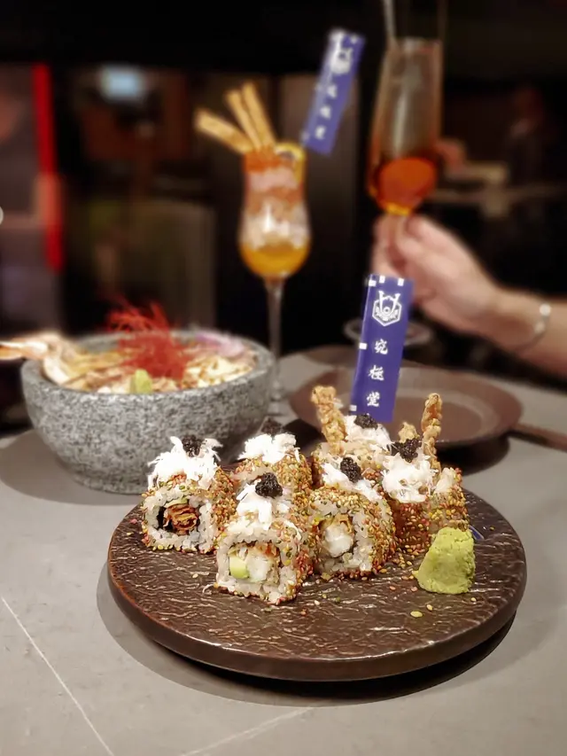 黑松露牛油果軟殼蟹卷