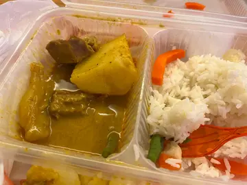 咖喱午腩飯