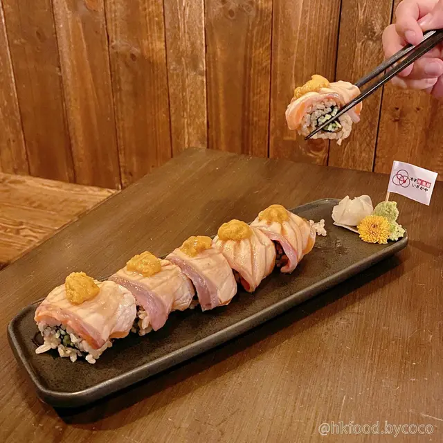 火灸三文魚海膽卷